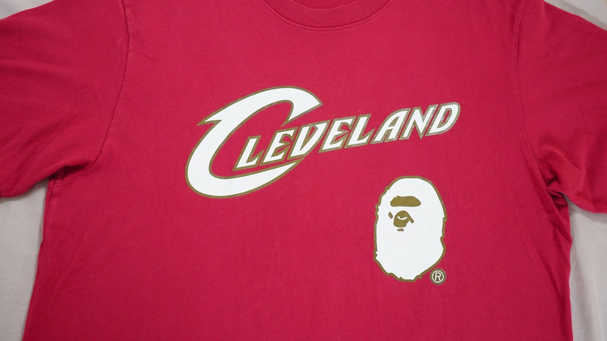 Camiseta BAPE x Cleveland manga corta - CONEJO BLANCO VINTAGE