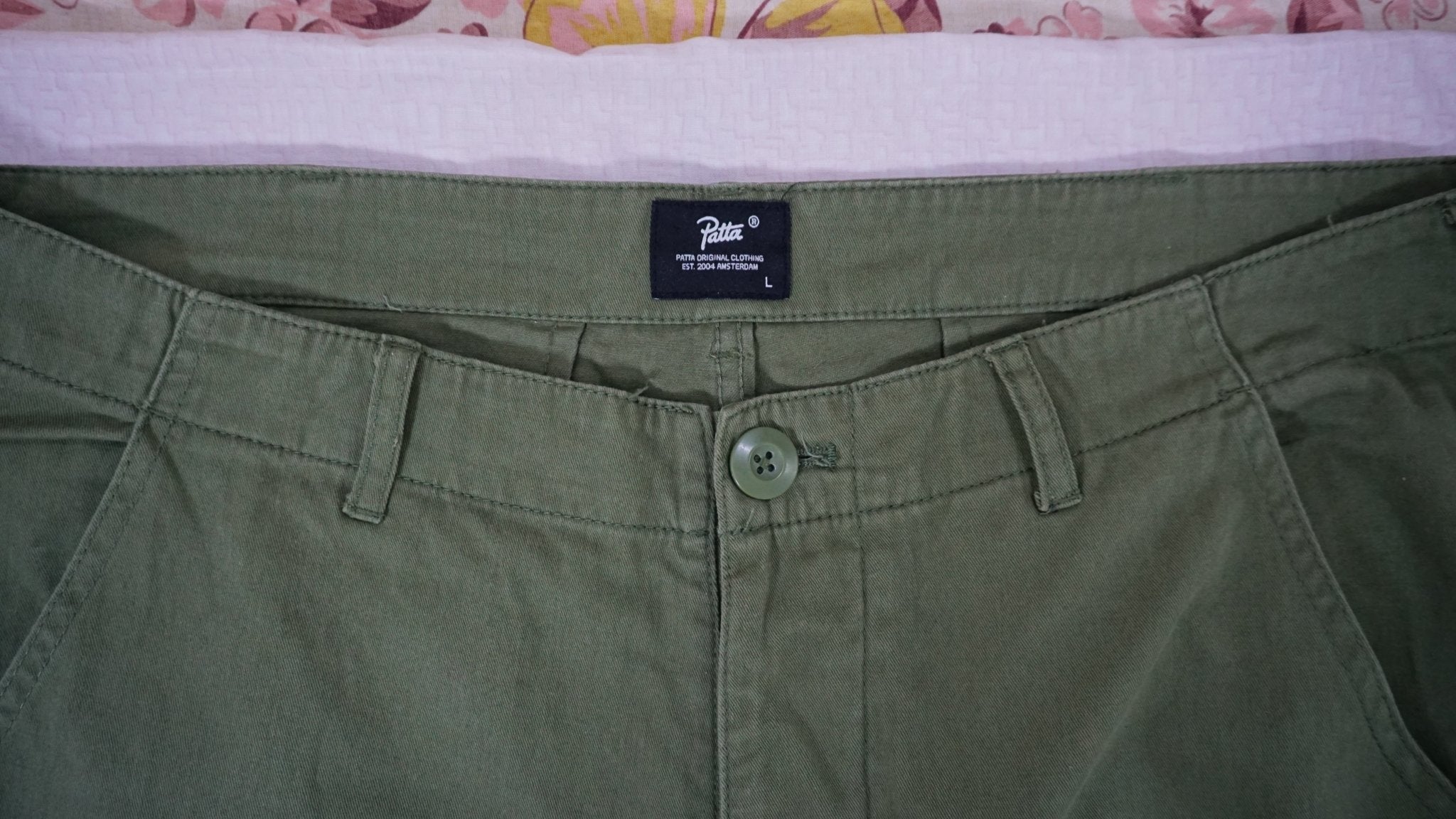 Pantalones cargo verde caqui Patta - CONEJO BLANCO VINTAGE